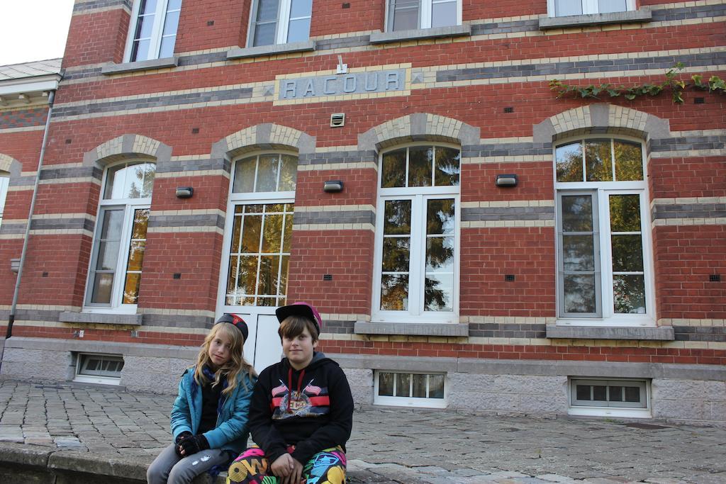 Station Racour Villa Landen Екстериор снимка